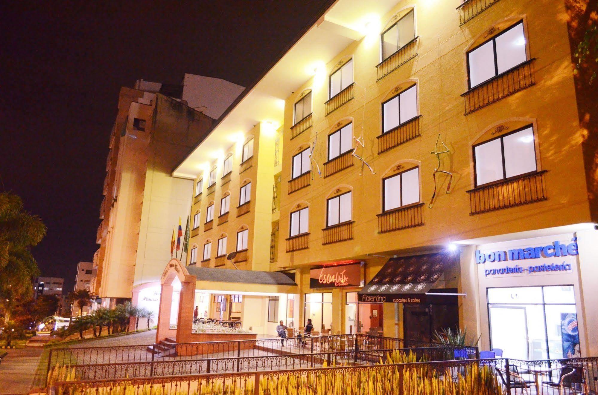 Hotel Pinares Plaza ペレイラ エクステリア 写真